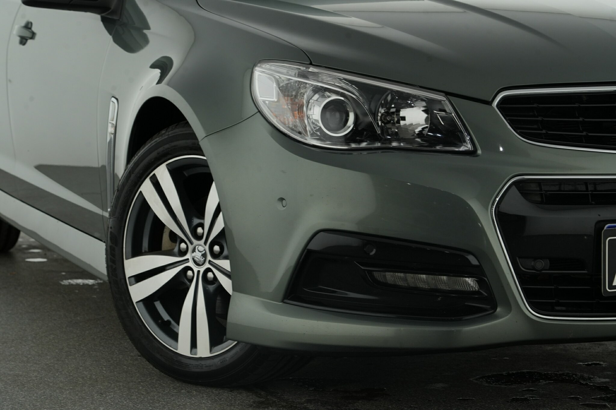 Holden Commodore image 2