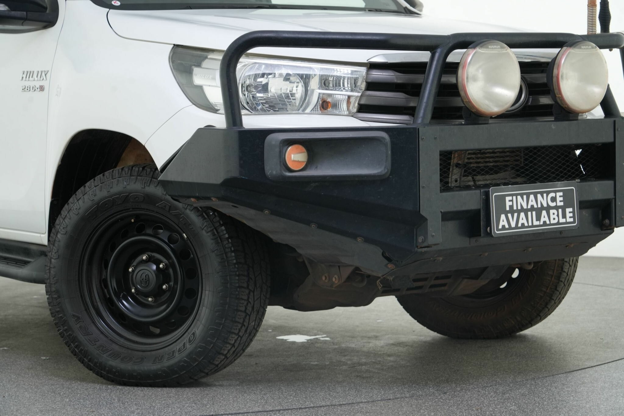 Toyota Hilux image 2