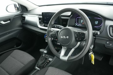 https://vehicle-cdn.autoleague.cloud/30641_U513072_15.jpg