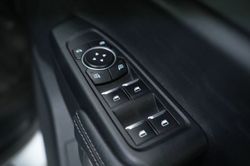 https://vehicle-cdn.autoleague.cloud/30641_U513075_16.jpg