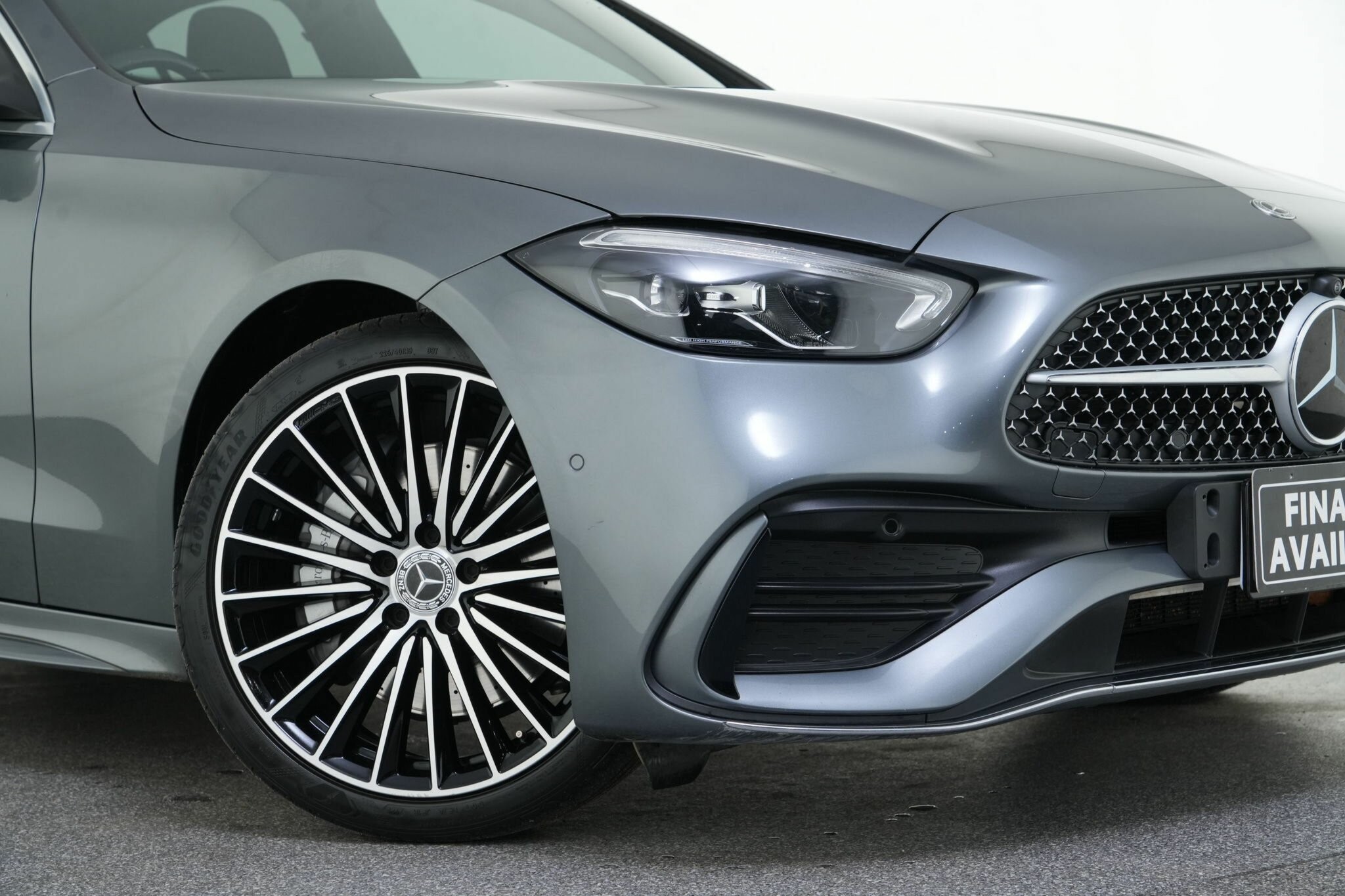 Mercedes Benz C-class image 2