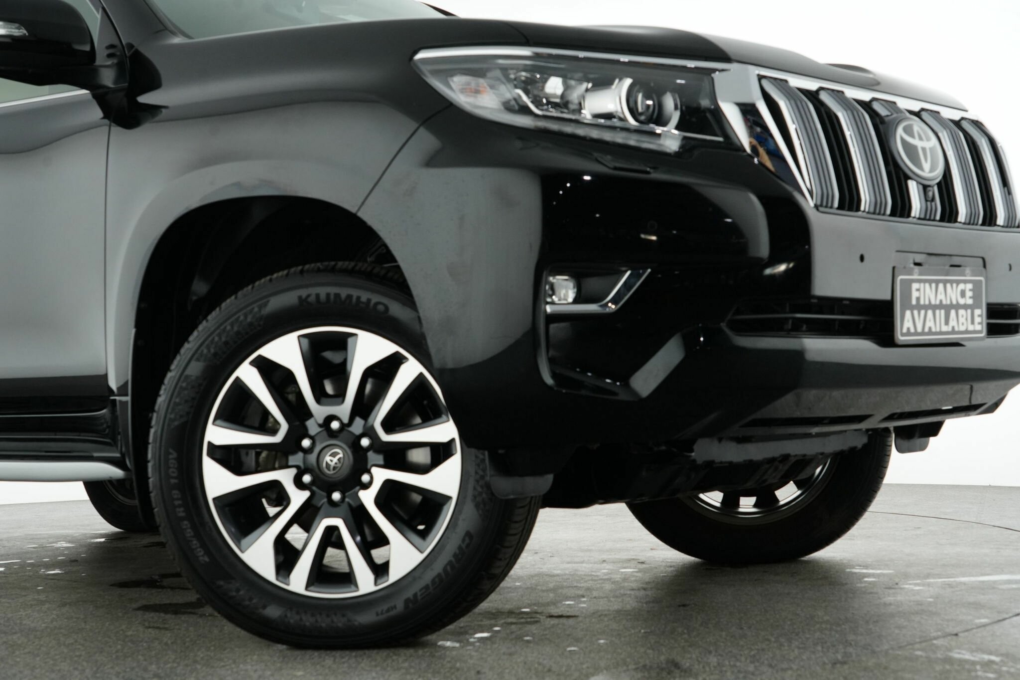 Toyota Landcruiser Prado image 2