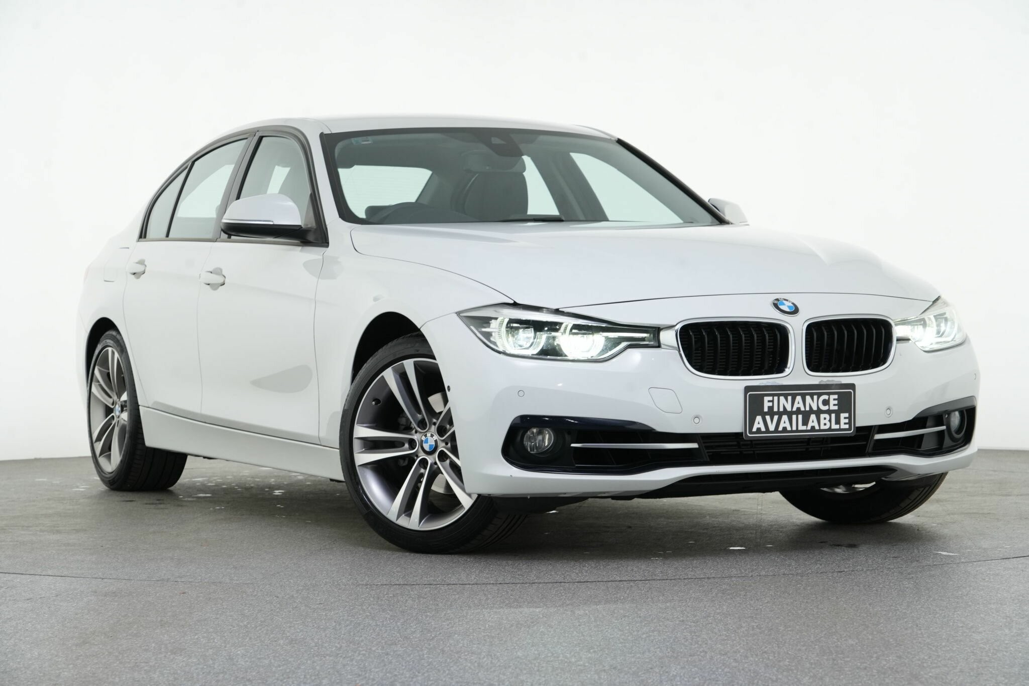 BMW 3 Series image 1