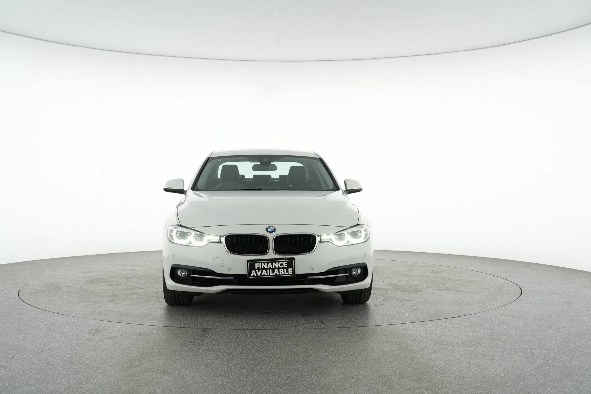 BMW 3 Series image 3