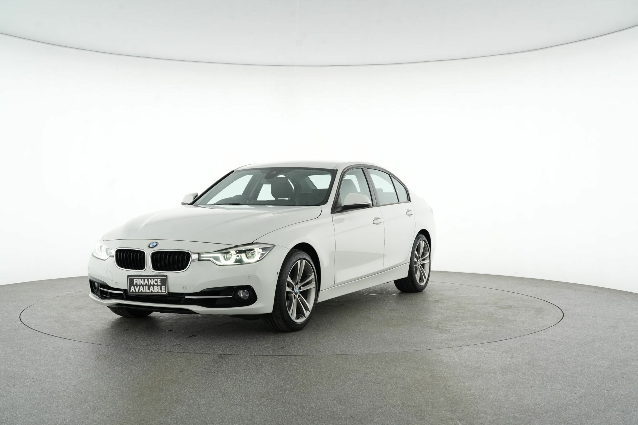 BMW 3 Series image 4