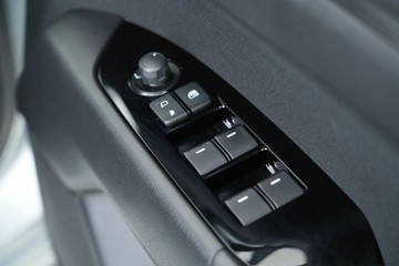 https://vehicle-cdn.autoleague.cloud/30641_U513137_25.jpg