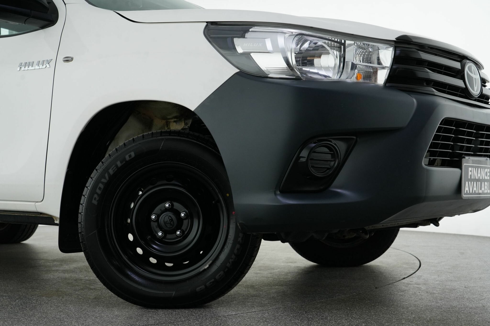 Toyota Hilux image 2