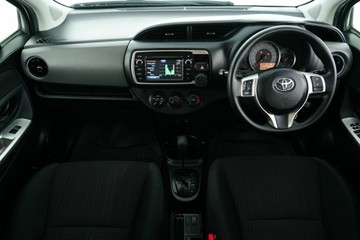 https://vehicle-cdn.autoleague.cloud/30641_U513146_12.jpg