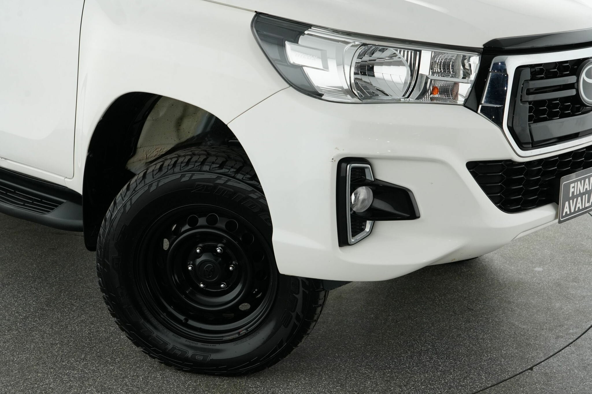 Toyota Hilux image 2