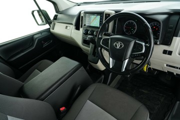 https://vehicle-cdn.autoleague.cloud/30641_U513152_15.jpg
