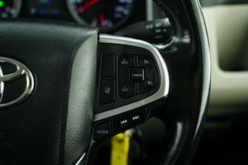 https://vehicle-cdn.autoleague.cloud/30641_U513152_16.jpg