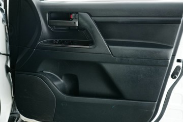 https://vehicle-cdn.autoleague.cloud/30641_U513153_13.jpg