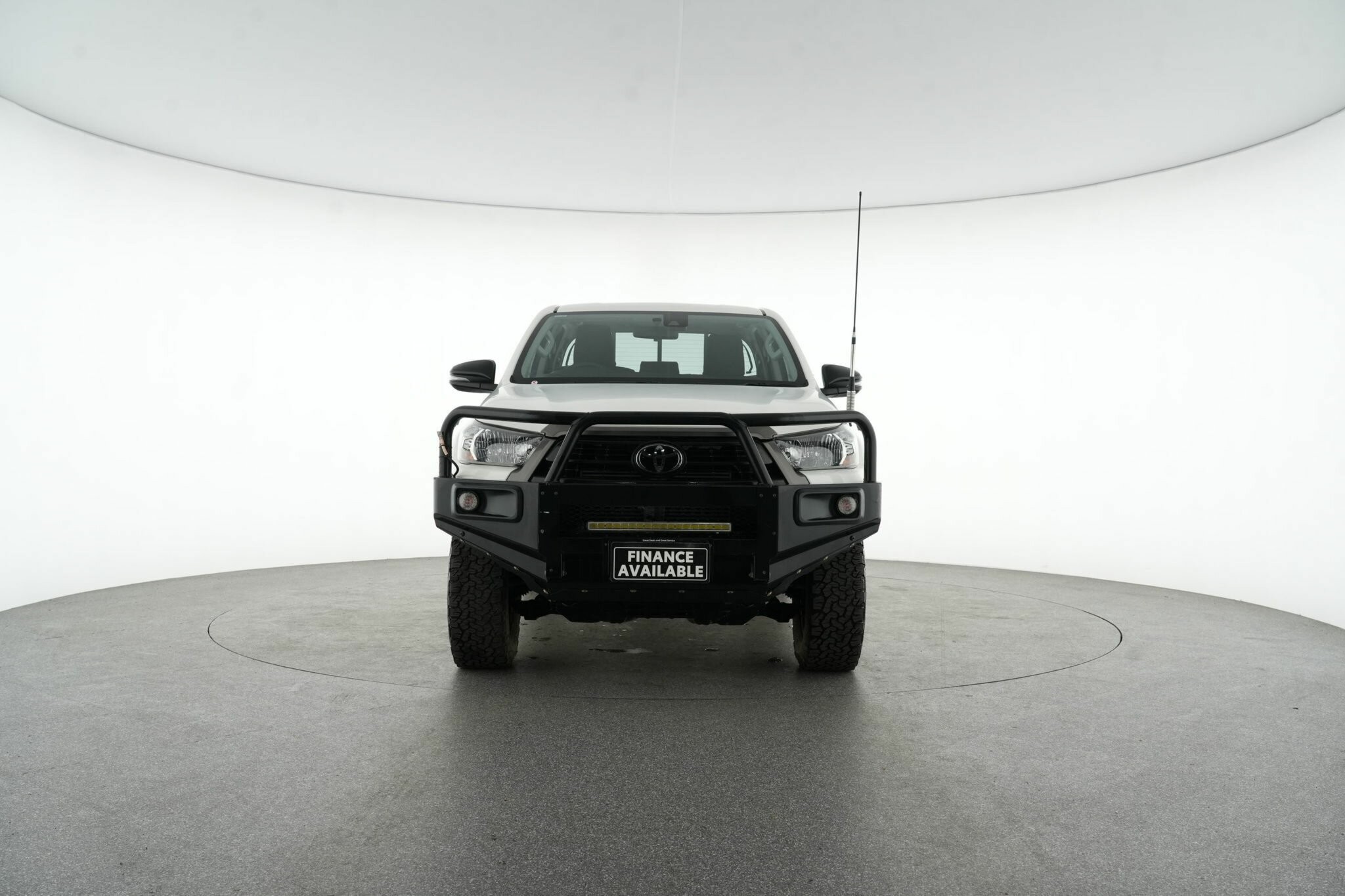 Toyota Hilux image 3