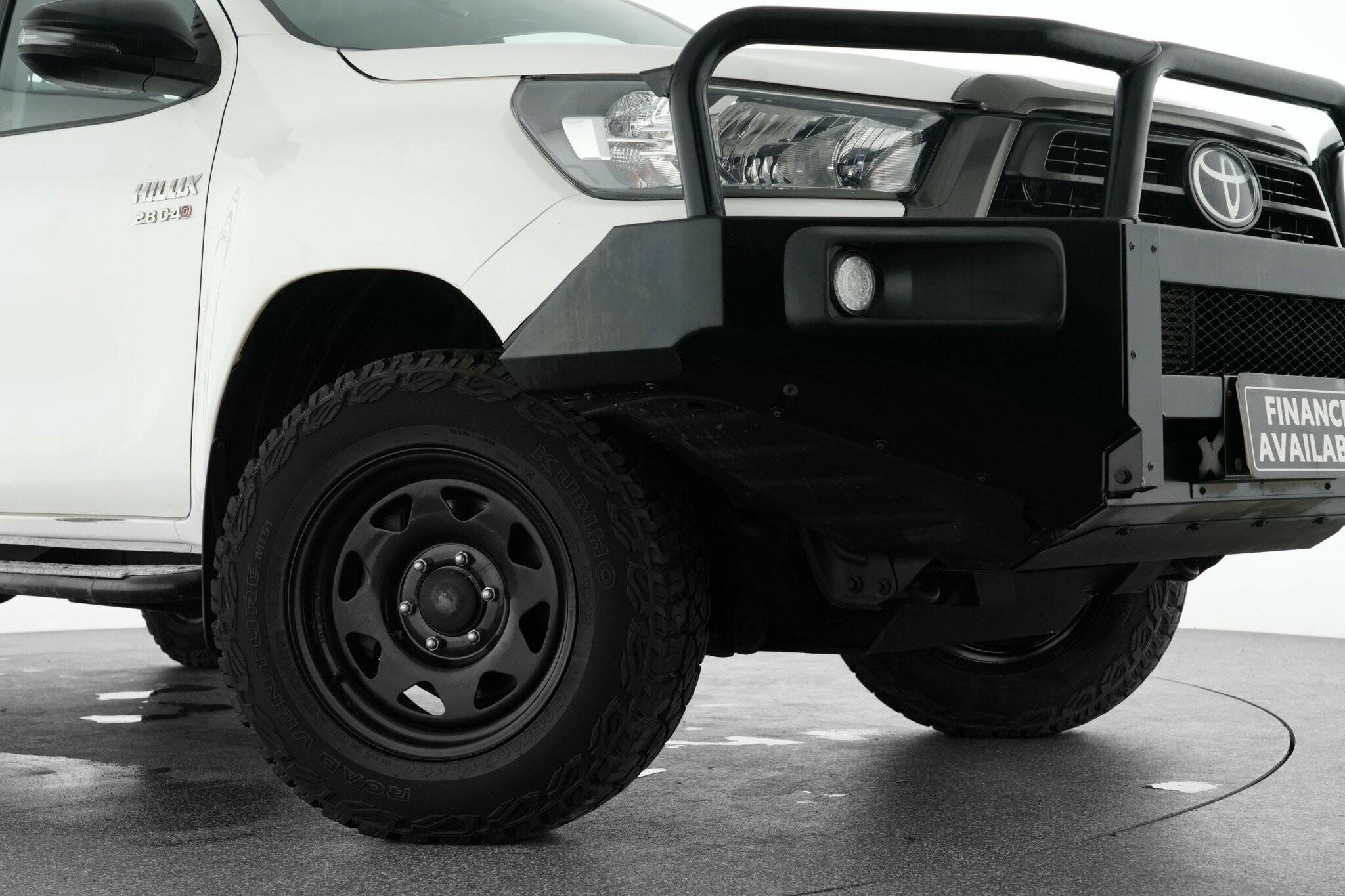 Toyota Hilux image 2