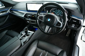 https://vehicle-cdn.autoleague.cloud/30641_U513184_16.jpg