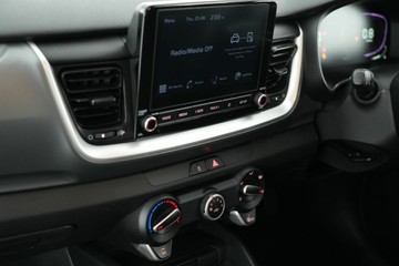 https://vehicle-cdn.autoleague.cloud/30641_U513190_26.jpg