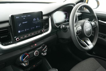 https://vehicle-cdn.autoleague.cloud/30641_U513194_27.jpg