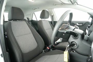 https://vehicle-cdn.autoleague.cloud/30641_U513195_15.jpg