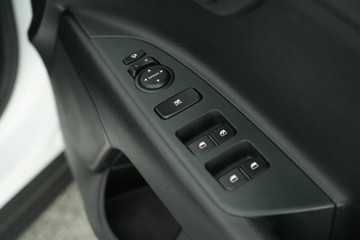 https://vehicle-cdn.autoleague.cloud/30641_U513195_18.jpg