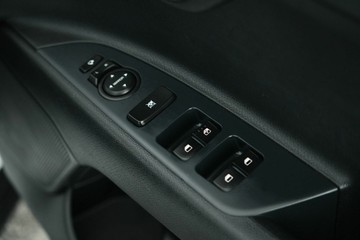 https://vehicle-cdn.autoleague.cloud/30641_U513196_17.jpg