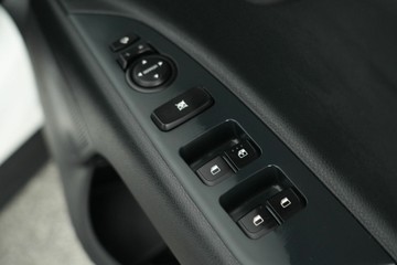 https://vehicle-cdn.autoleague.cloud/30641_U513197_18.jpg