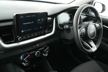 https://vehicle-cdn.autoleague.cloud/30641_U513197_27.jpg
