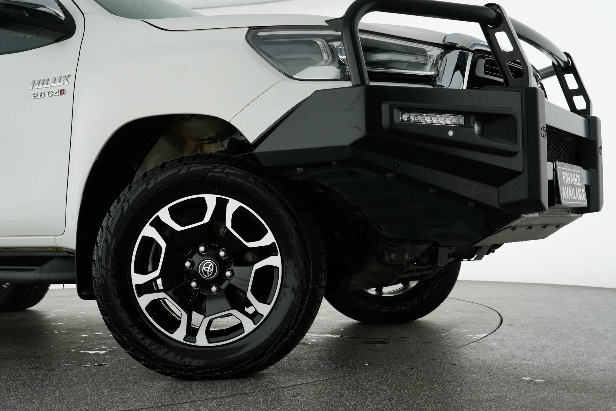 Toyota Hilux image 2
