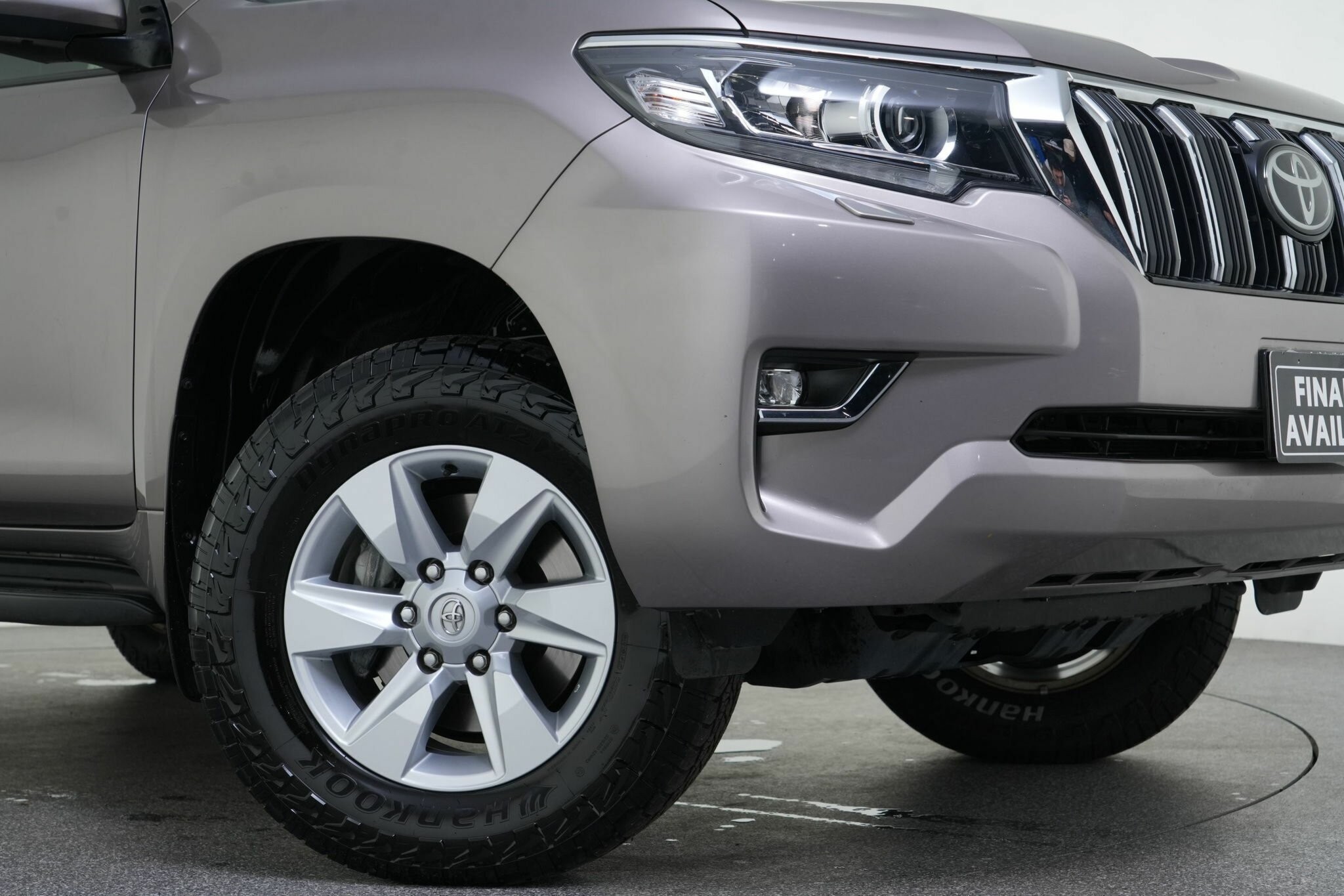 Toyota Landcruiser Prado image 2