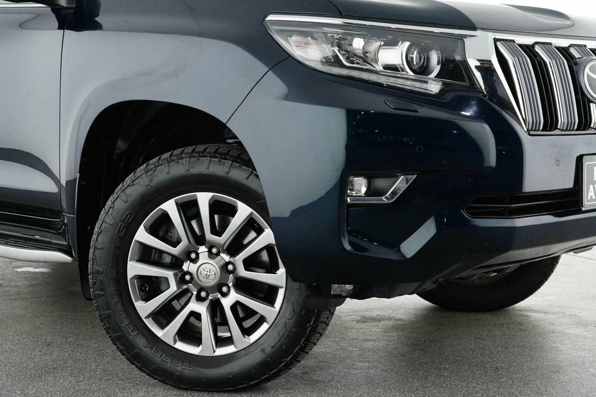 Toyota Landcruiser Prado image 2