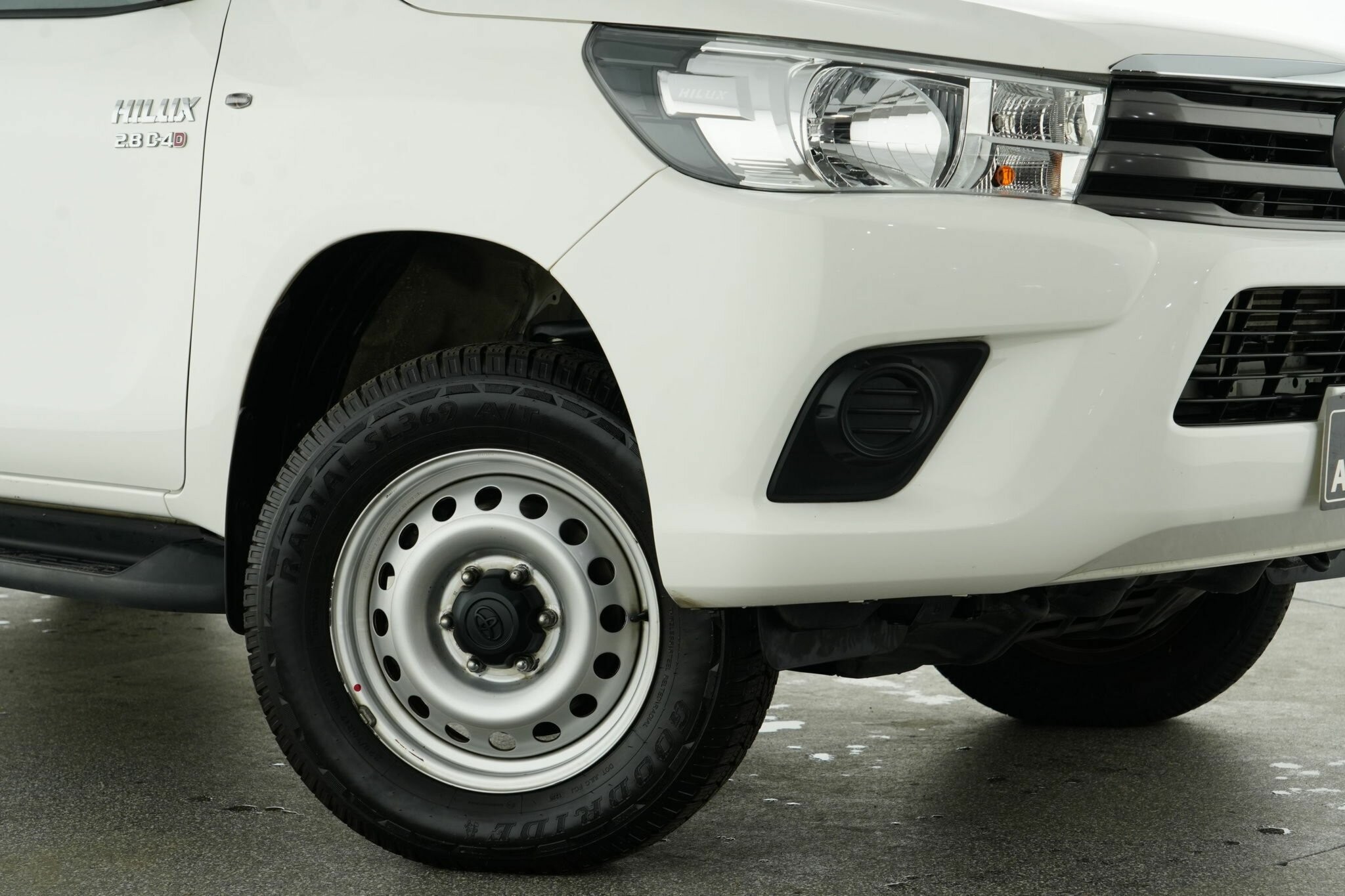Toyota Hilux image 2