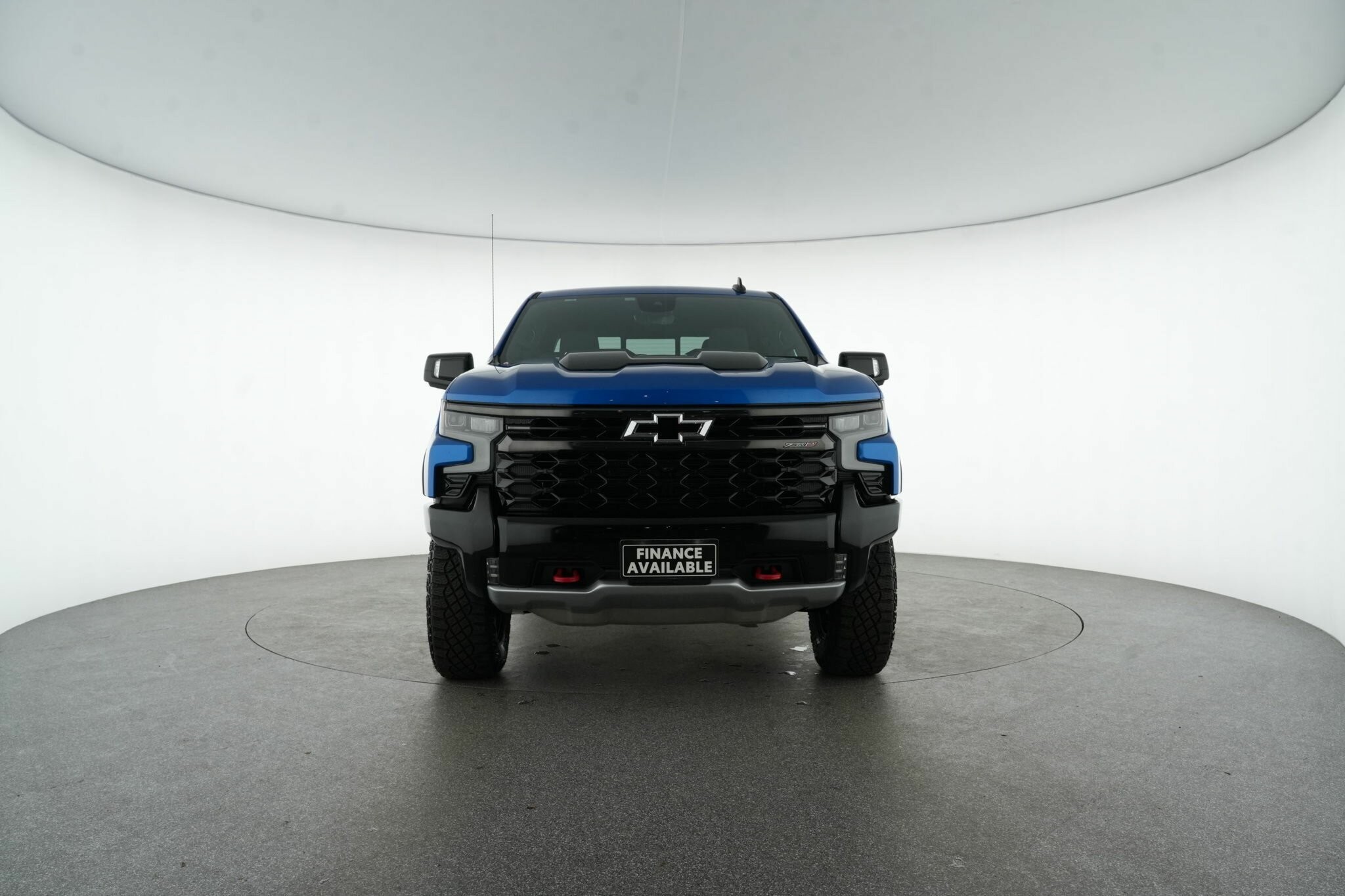 Chevrolet Silverado image 3