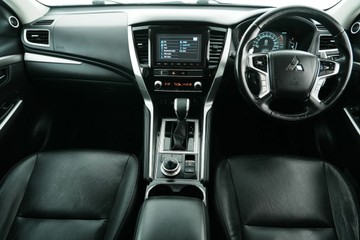 https://vehicle-cdn.autoleague.cloud/30641_U513292_14.jpg