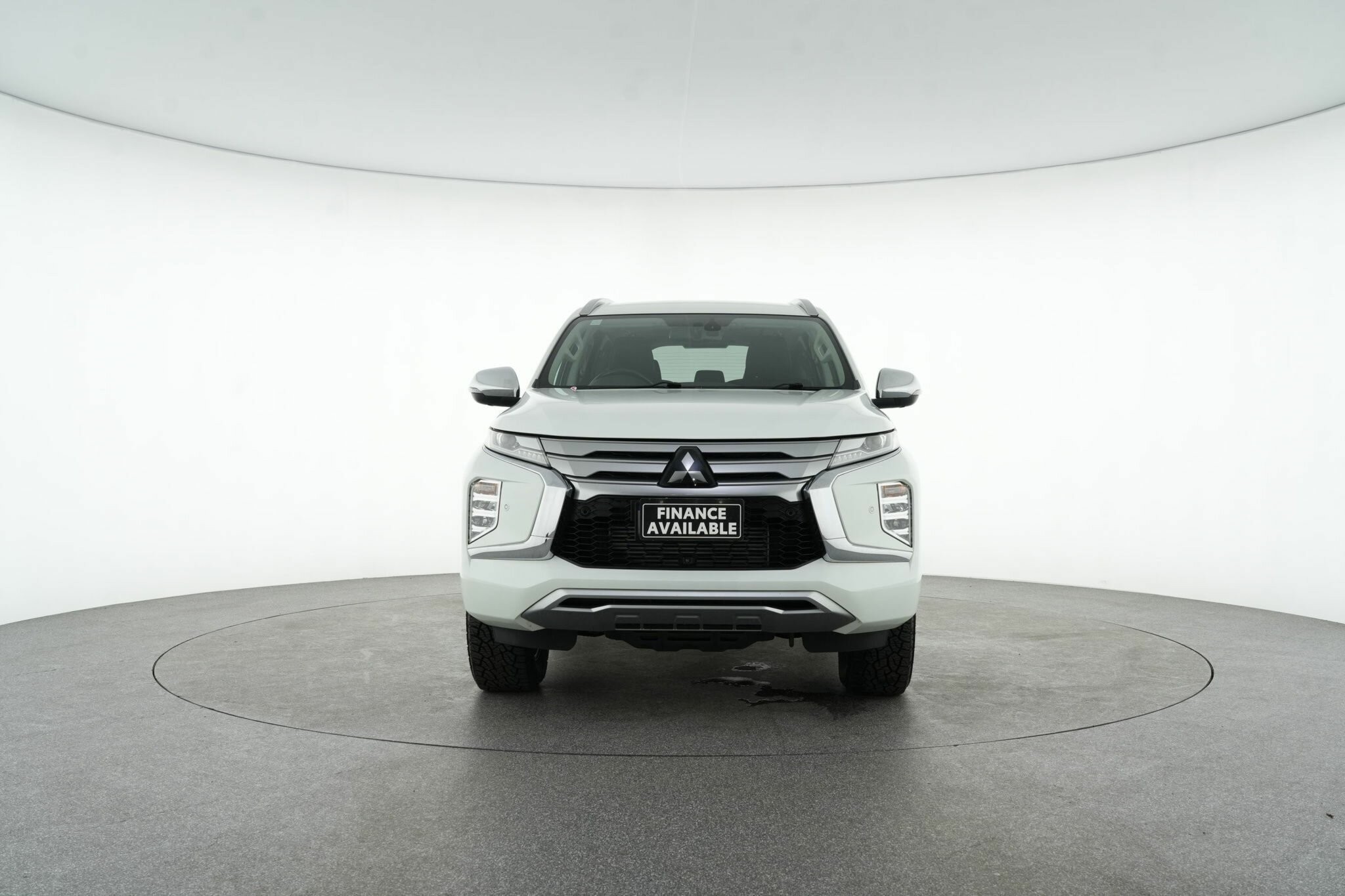 Mitsubishi Pajero Sport image 3