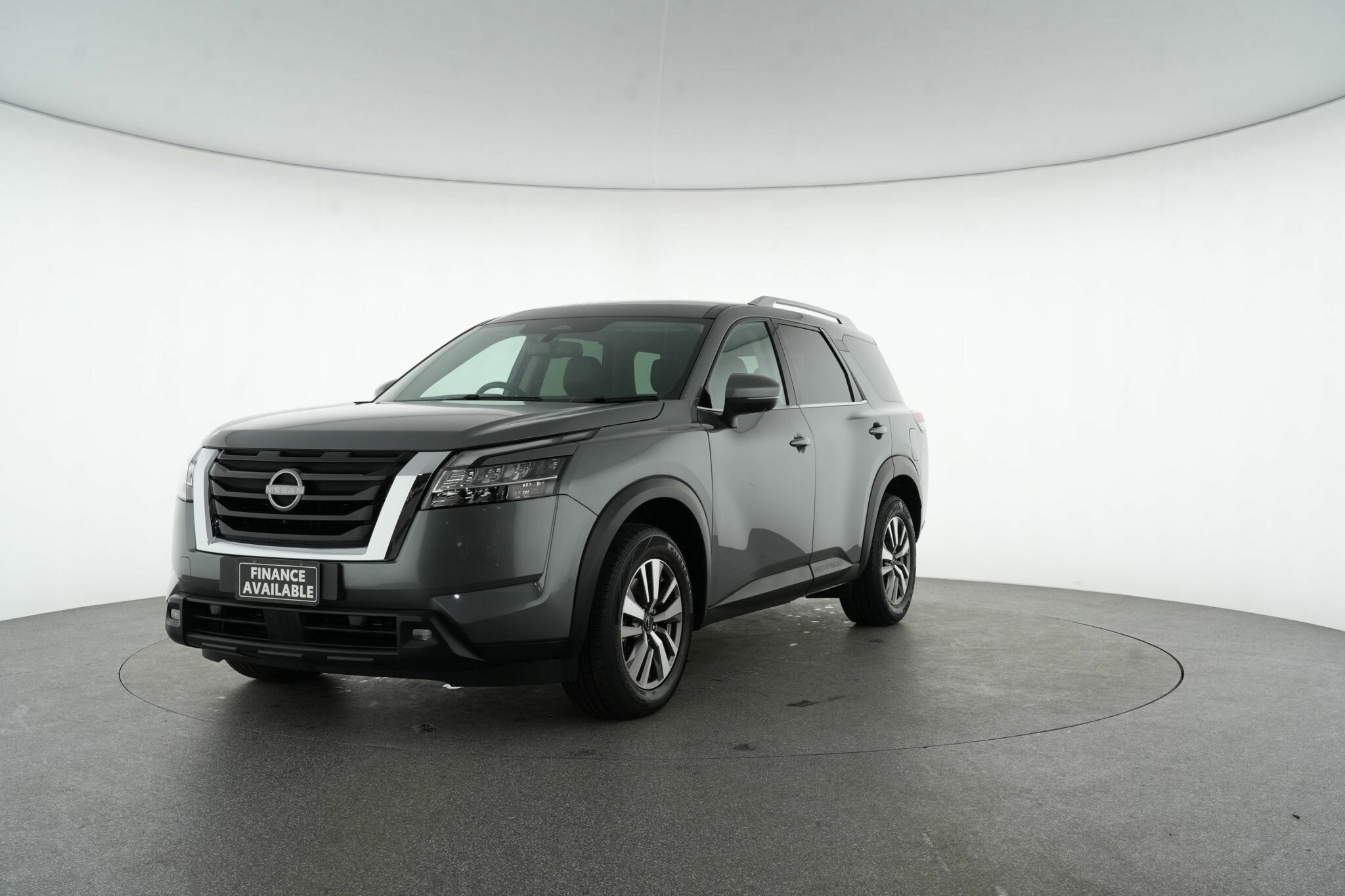 Nissan Pathfinder image 4