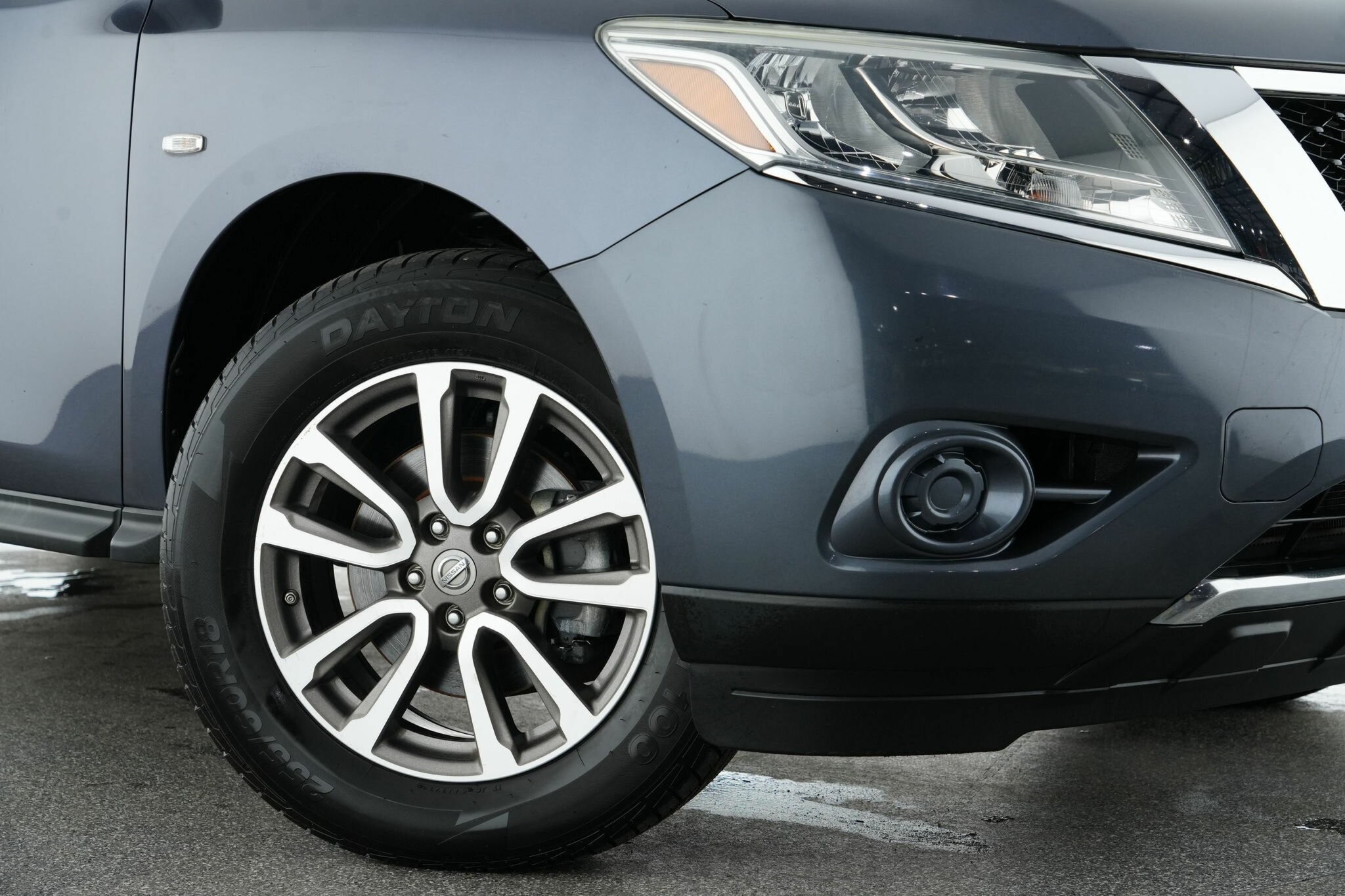 Nissan Pathfinder image 2