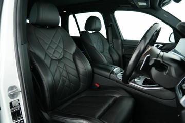 https://vehicle-cdn.autoleague.cloud/30641_U513319_16.jpg