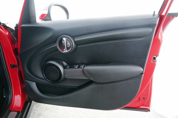 https://vehicle-cdn.autoleague.cloud/30641_U513320_16.jpg