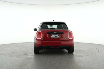 https://vehicle-cdn.autoleague.cloud/30641_U513320_6.jpg