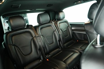 https://vehicle-cdn.autoleague.cloud/30641_U513328_11.jpg