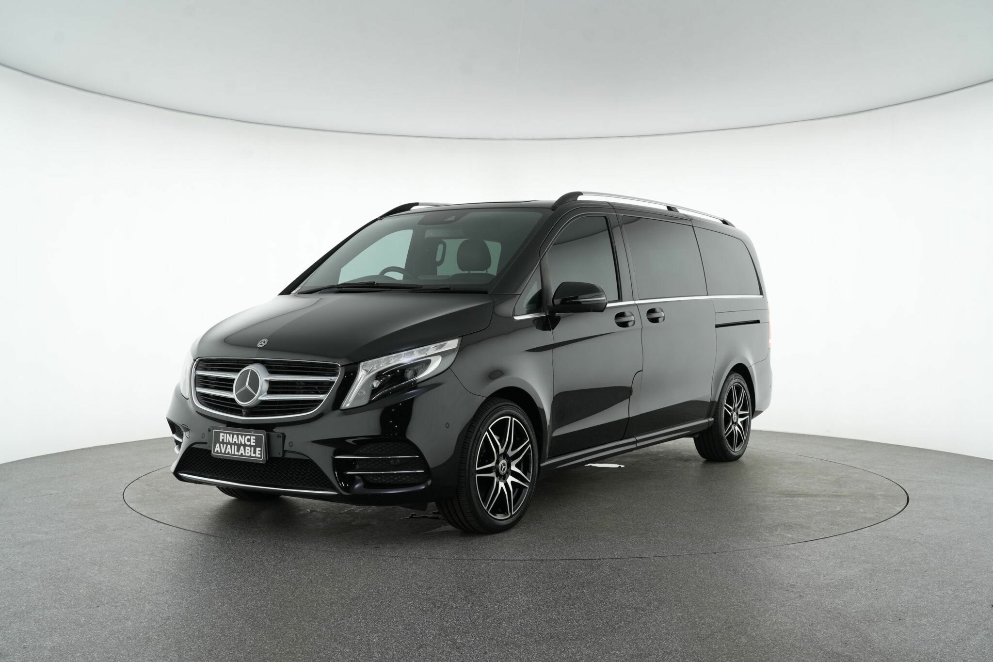Mercedes Benz V-class image 4