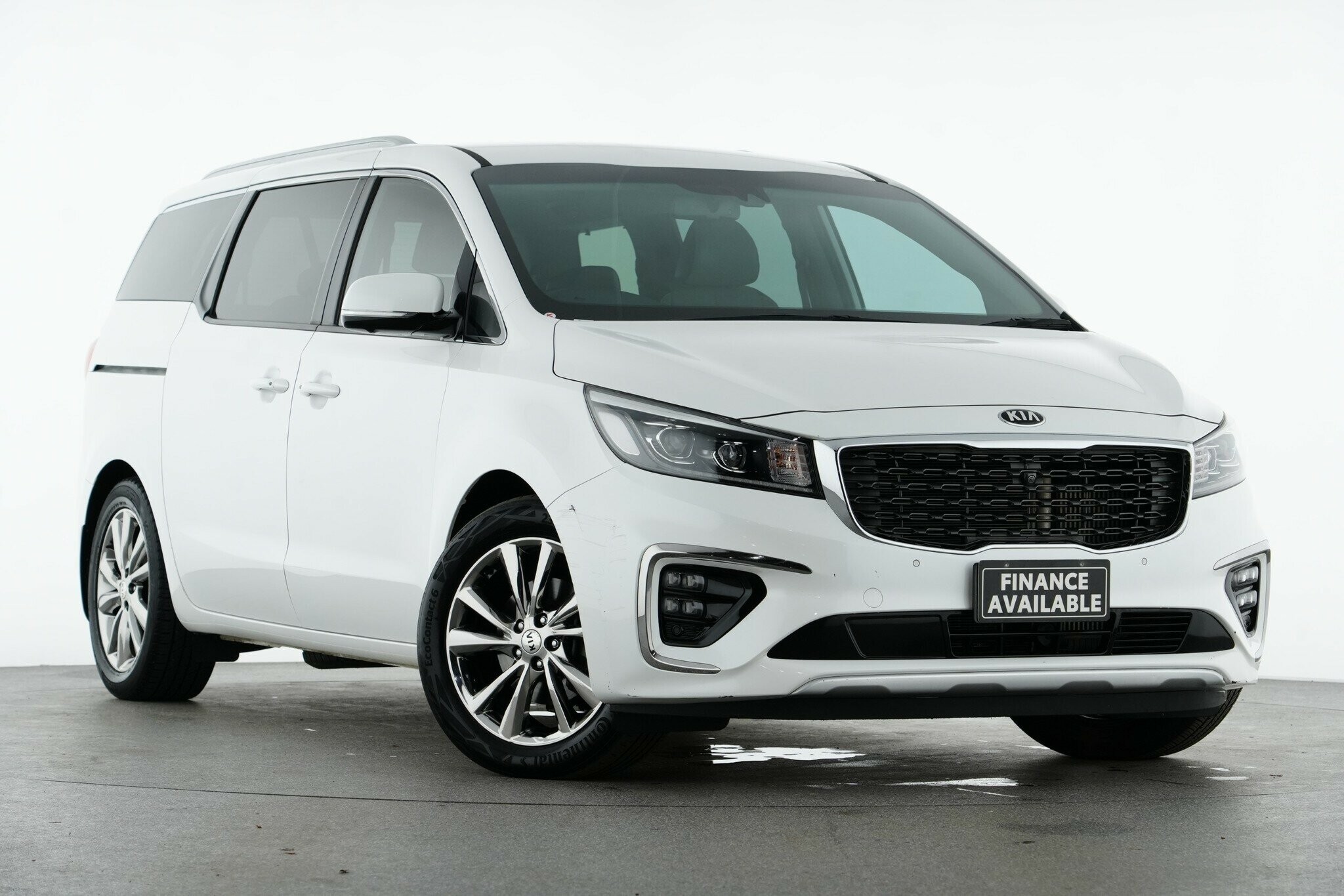 Kia Carnival image 1