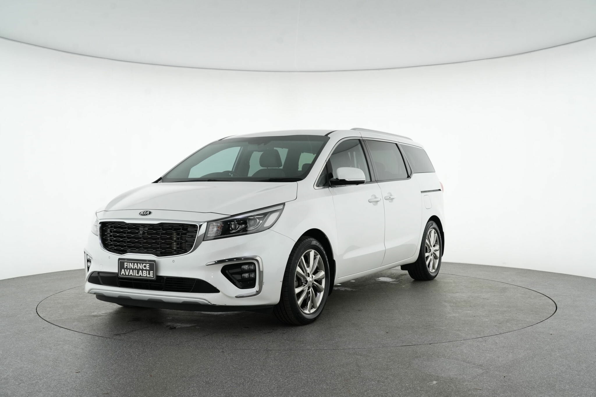 Kia Carnival image 4