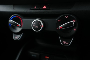 https://vehicle-cdn.autoleague.cloud/30641_U513337_24.jpg