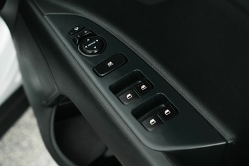 https://vehicle-cdn.autoleague.cloud/30641_U513339_14.jpg
