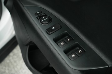https://vehicle-cdn.autoleague.cloud/30641_U513340_16.jpg
