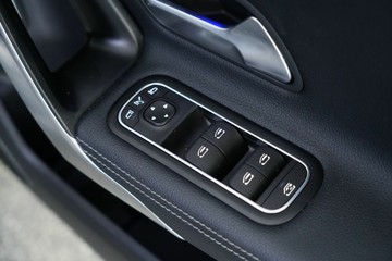 https://vehicle-cdn.autoleague.cloud/30641_U513353_19.jpg