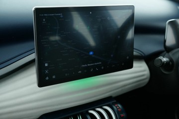 https://vehicle-cdn.autoleague.cloud/30641_U513356_29.jpg