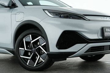 https://vehicle-cdn.autoleague.cloud/30641_U513357_2.jpg