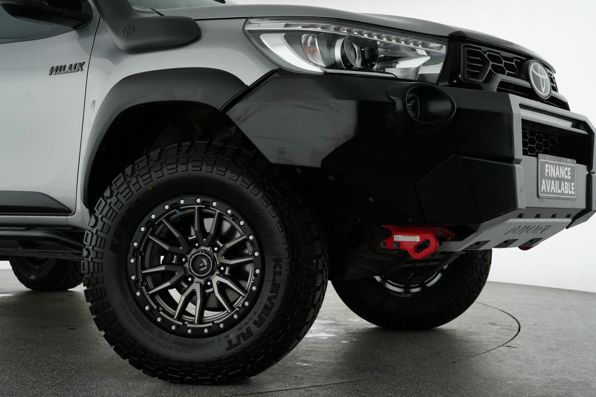 Toyota Hilux image 2