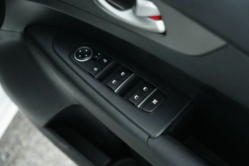 https://vehicle-cdn.autoleague.cloud/30641_U513373_17.jpg